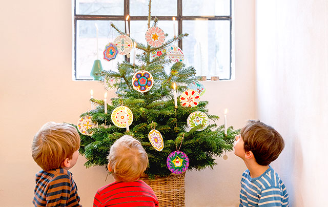 Mandala-Weihnachtsbaum-Anhänger – Viel Spaß für die ganze Familie